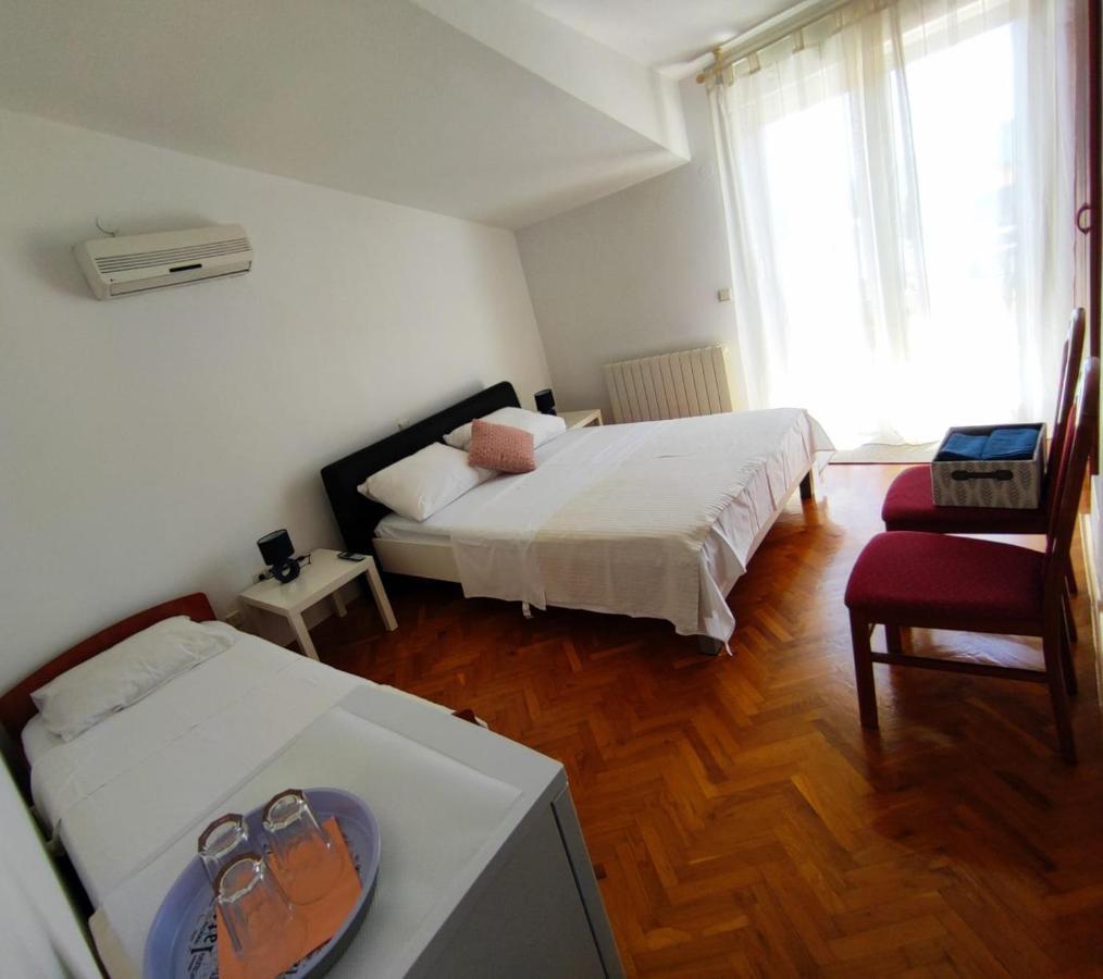 Guesthouse Varnica Kastel Luksic Exterior photo