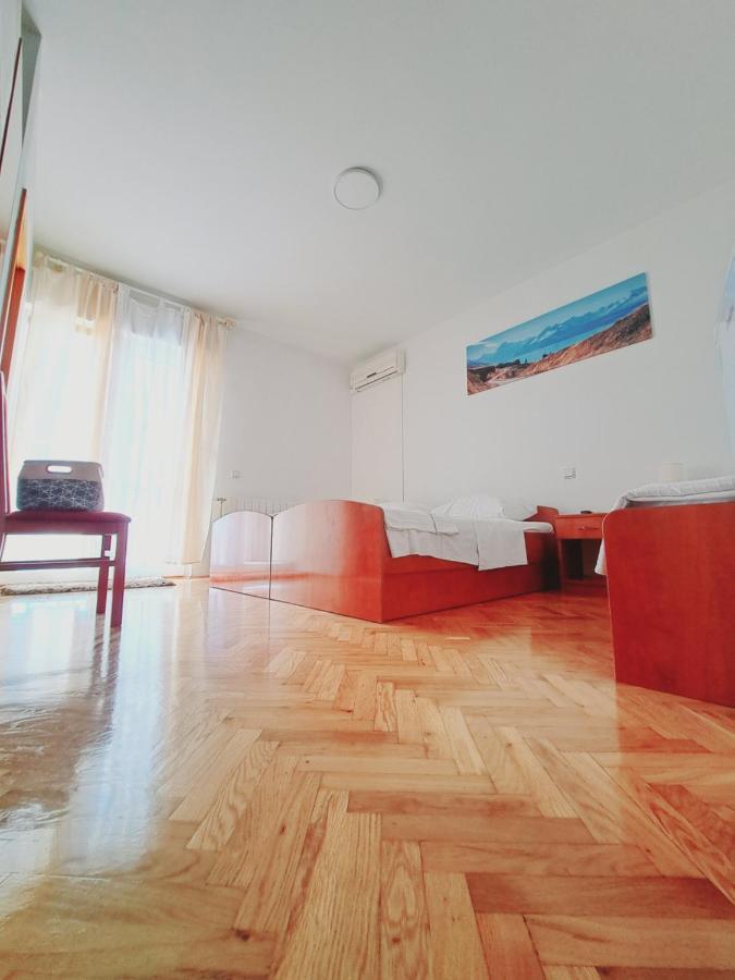 Guesthouse Varnica Kastel Luksic Exterior photo