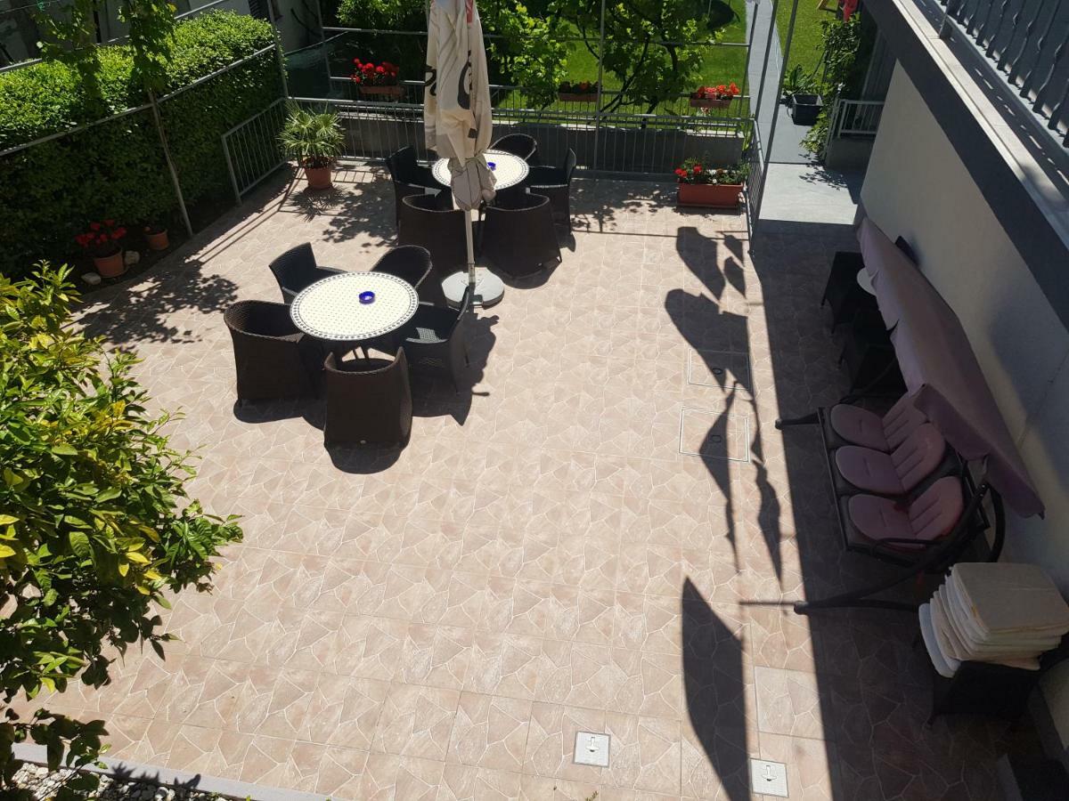 Guesthouse Varnica Kastel Luksic Exterior photo